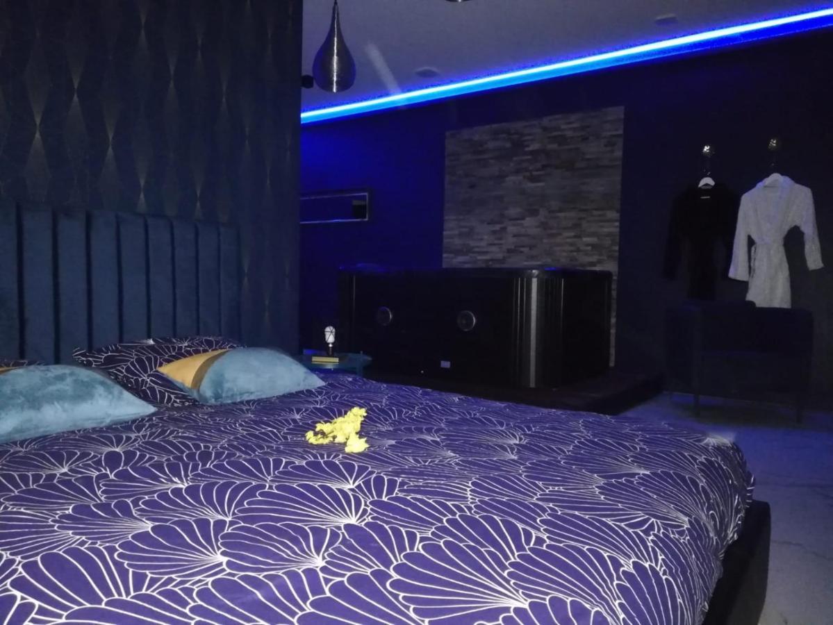 Suite Blue Jacuzzi Le Breuil  Eksteriør billede