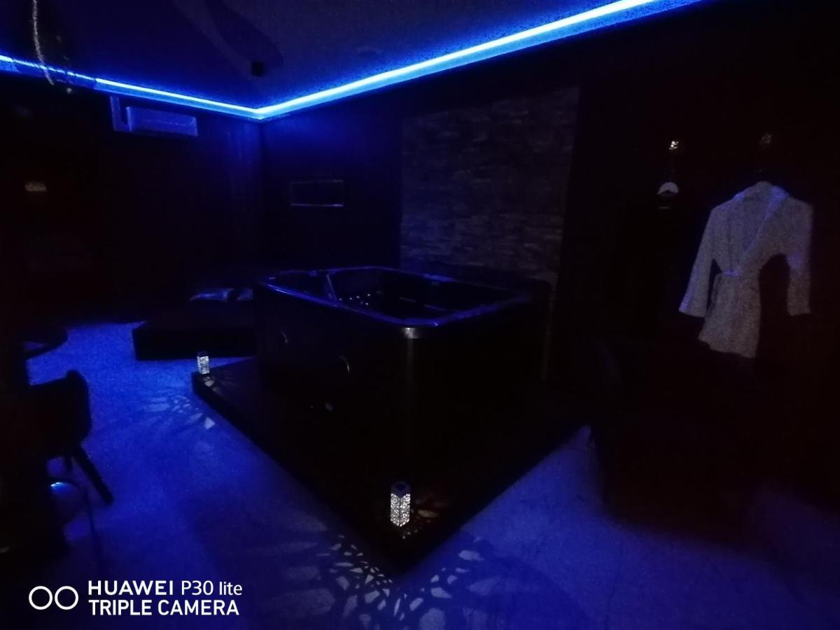 Suite Blue Jacuzzi Le Breuil  Eksteriør billede