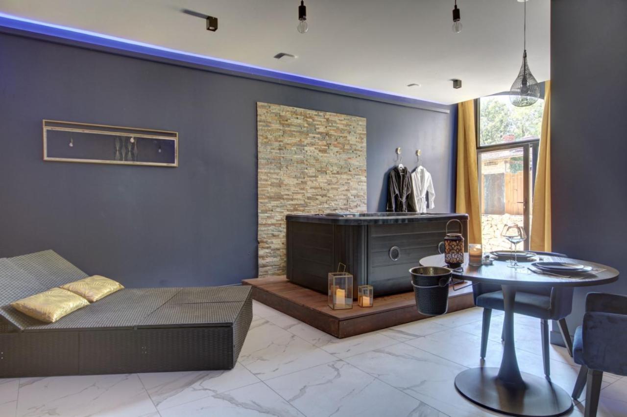 Suite Blue Jacuzzi Le Breuil  Eksteriør billede